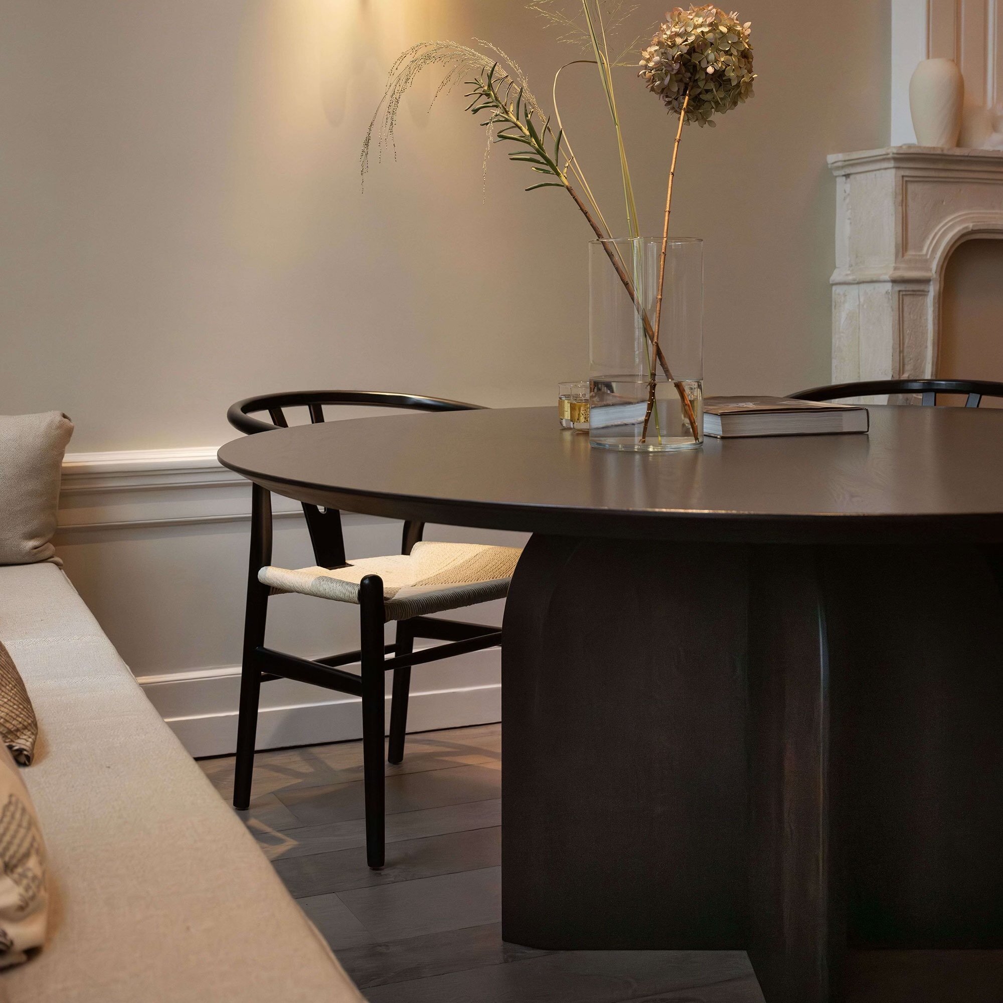 Ronde Design dining table | Slot Tripod Oak natural lacquer | Oak natural lacquer  | Studio HENK | 