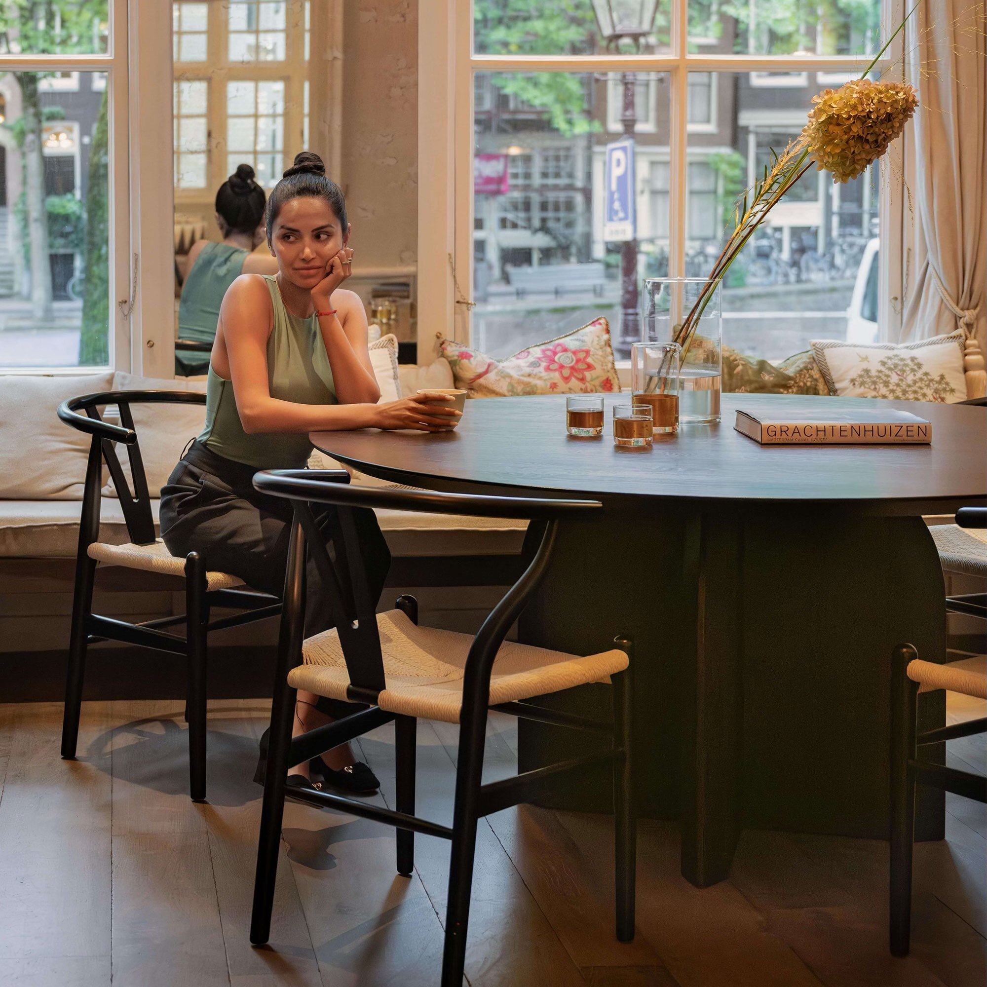 Ronde Design dining table | Slot Tripod Oak natural lacquer | Oak natural lacquer  | Studio HENK | 