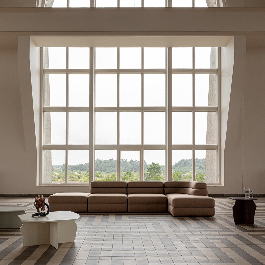 Design modern sofa | Layer 3.5 seater corner sofa open right Grey | Studio HENK | 