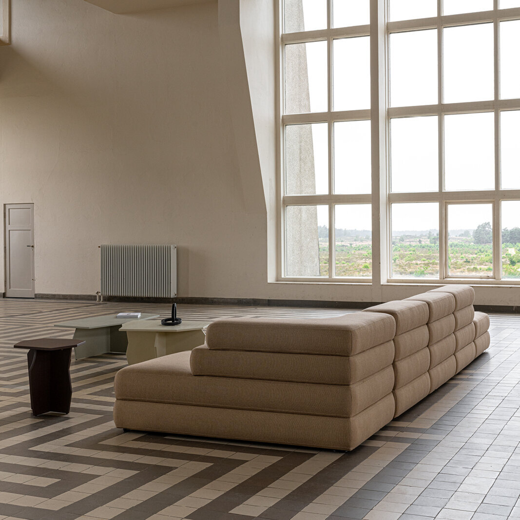 Design modern sofa | Layer 3.5 seater corner sofa open right Grey | Studio HENK | 