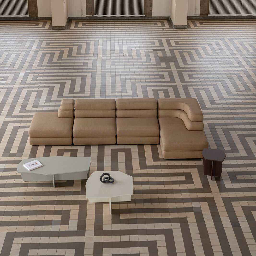 Design modern sofa | Layer 3.5 seater corner sofa open right Grey | Studio HENK | 