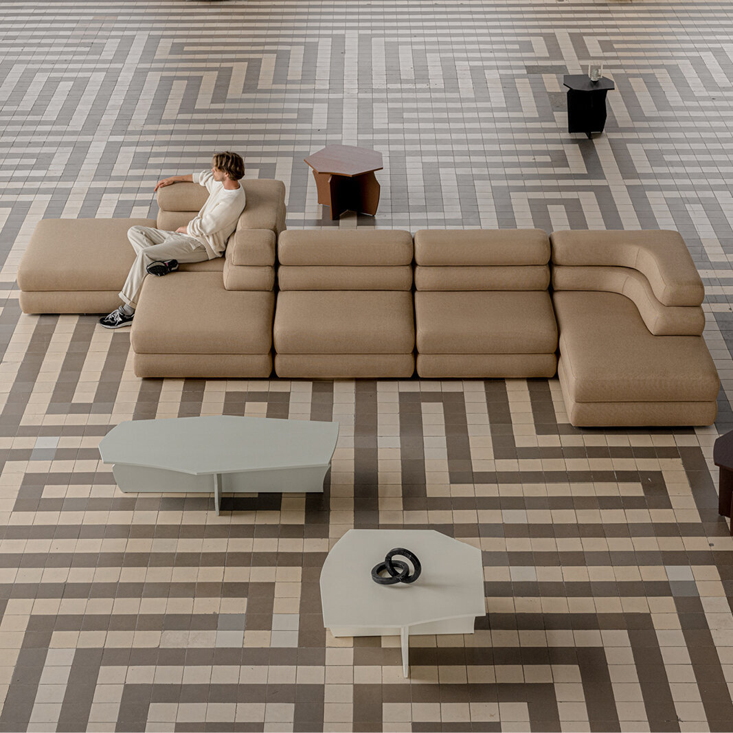 Design modern sofa | Layer 3.5 seater corner sofa open right Grey | Studio HENK | 
