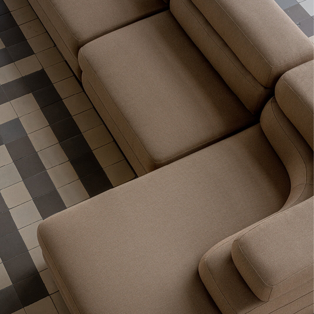 Design modern sofa | Layer 3.5 seater corner sofa open right Grey | Studio HENK | 
