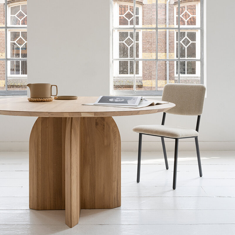 Ronde Design dining table | Slot Quadpod Oak hardwax oil dark brown | Oak hardwax oil dark brown | Studio HENK | 