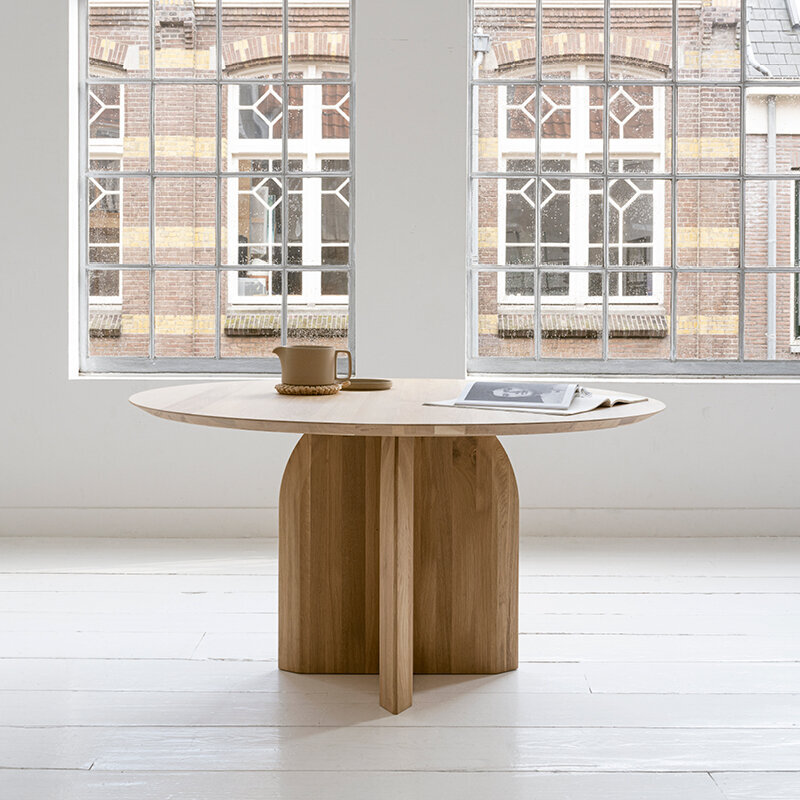 Ronde Design dining table | Slot Tripod Oak natural lacquer | Oak natural lacquer  | Studio HENK | 