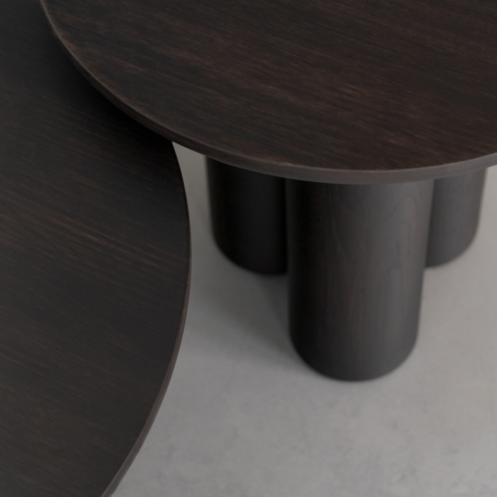 Design Coffee Table | Pillar Coffee Table round 90 Oak chocolate brown | Oak chocolat brown | Studio HENK | 