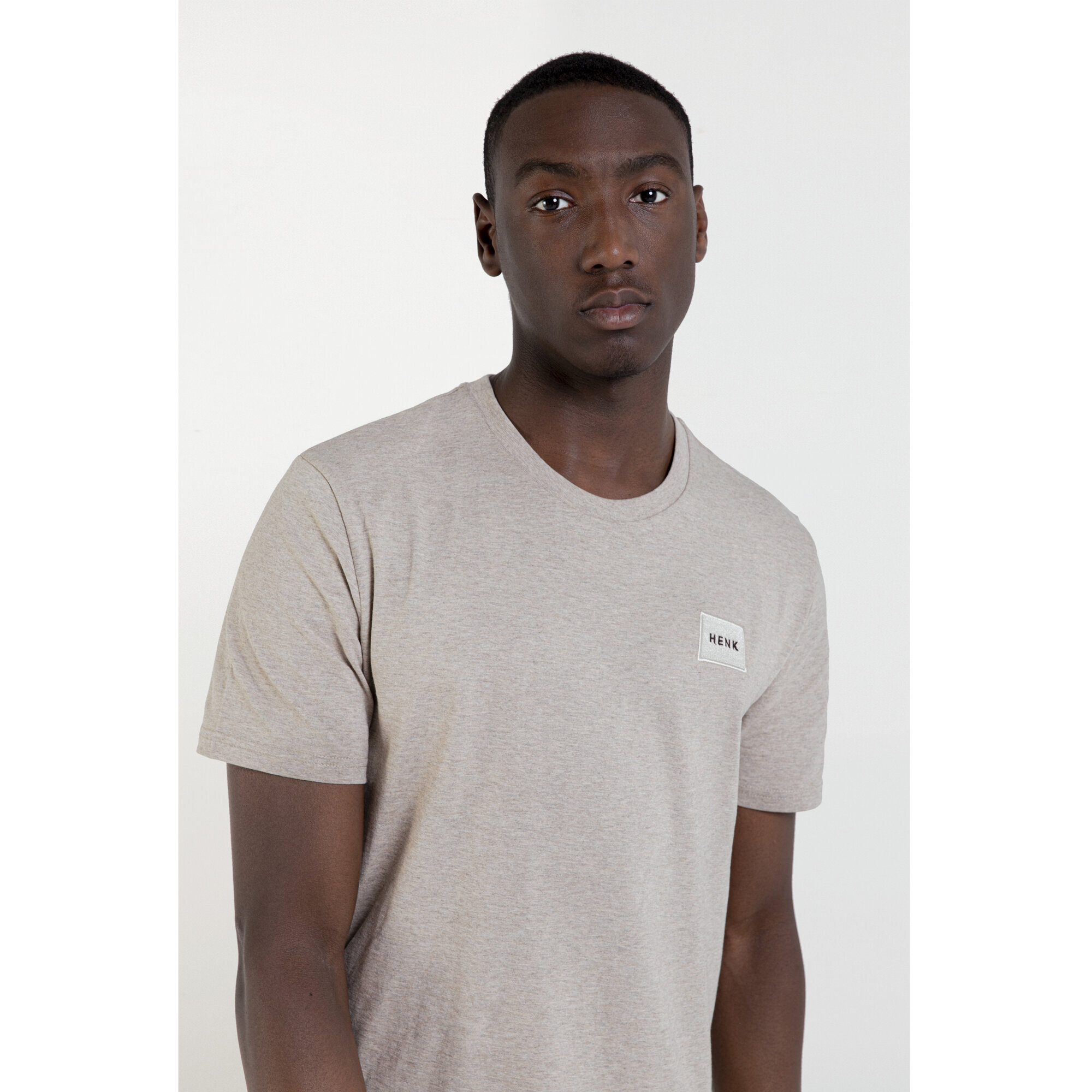 T-shirt | Beige Melange | Studio HENK | Setting1