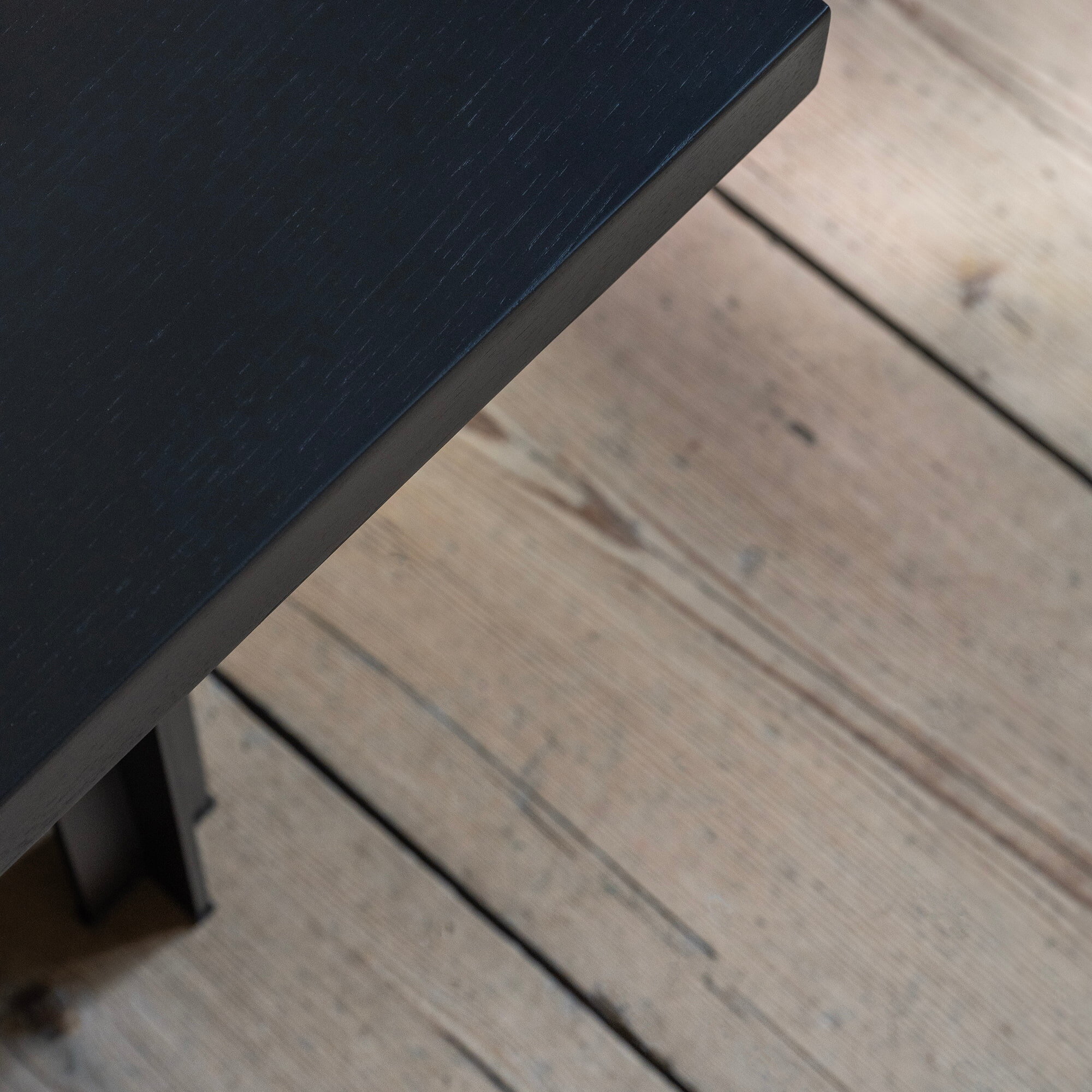 Design Dining Bench | Cross Bench Steel black powdercoating | Walnut naturel lacquer | Studio HENK | 