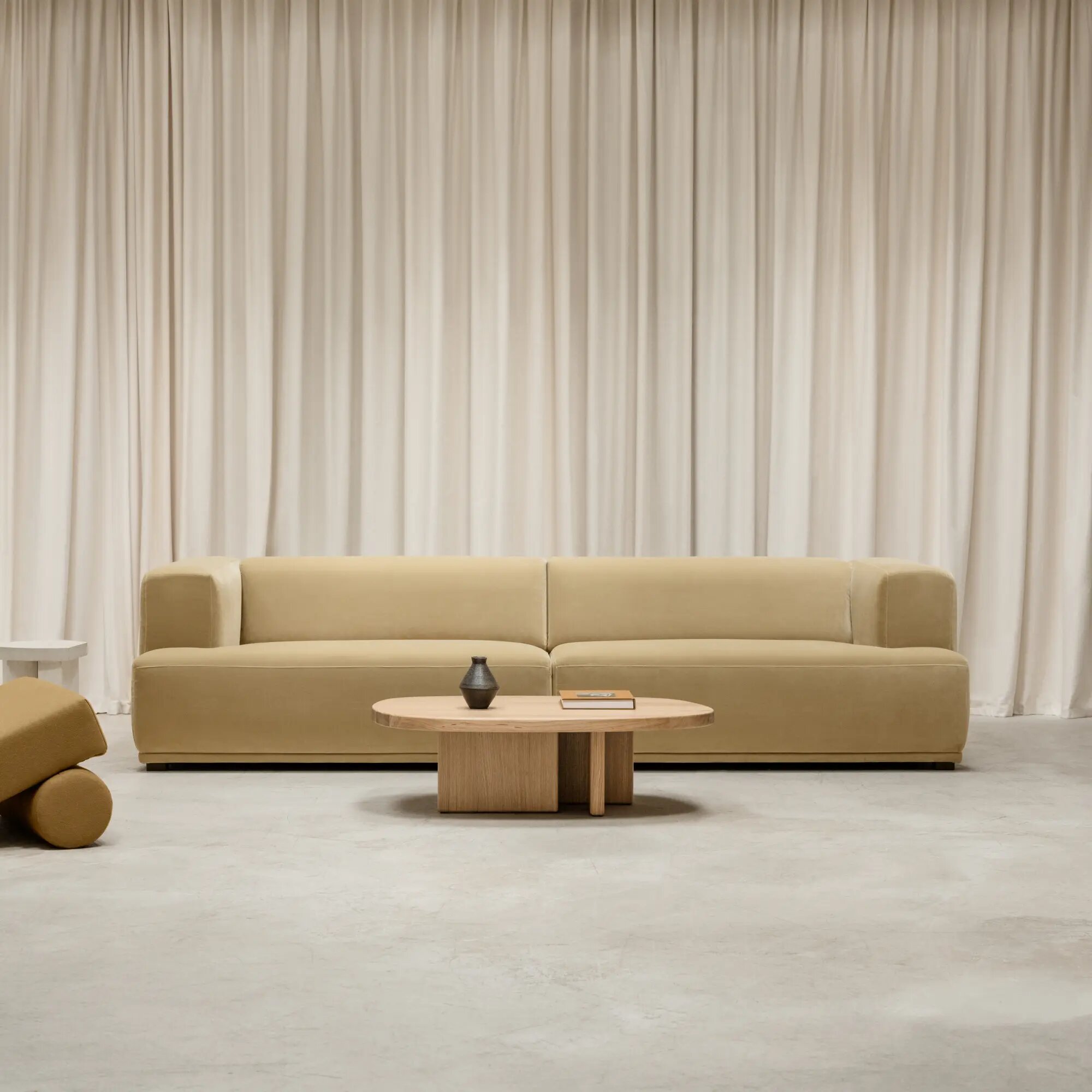 Design modern sofa | Hug 3.5 seater Beige | Studio HENK | 