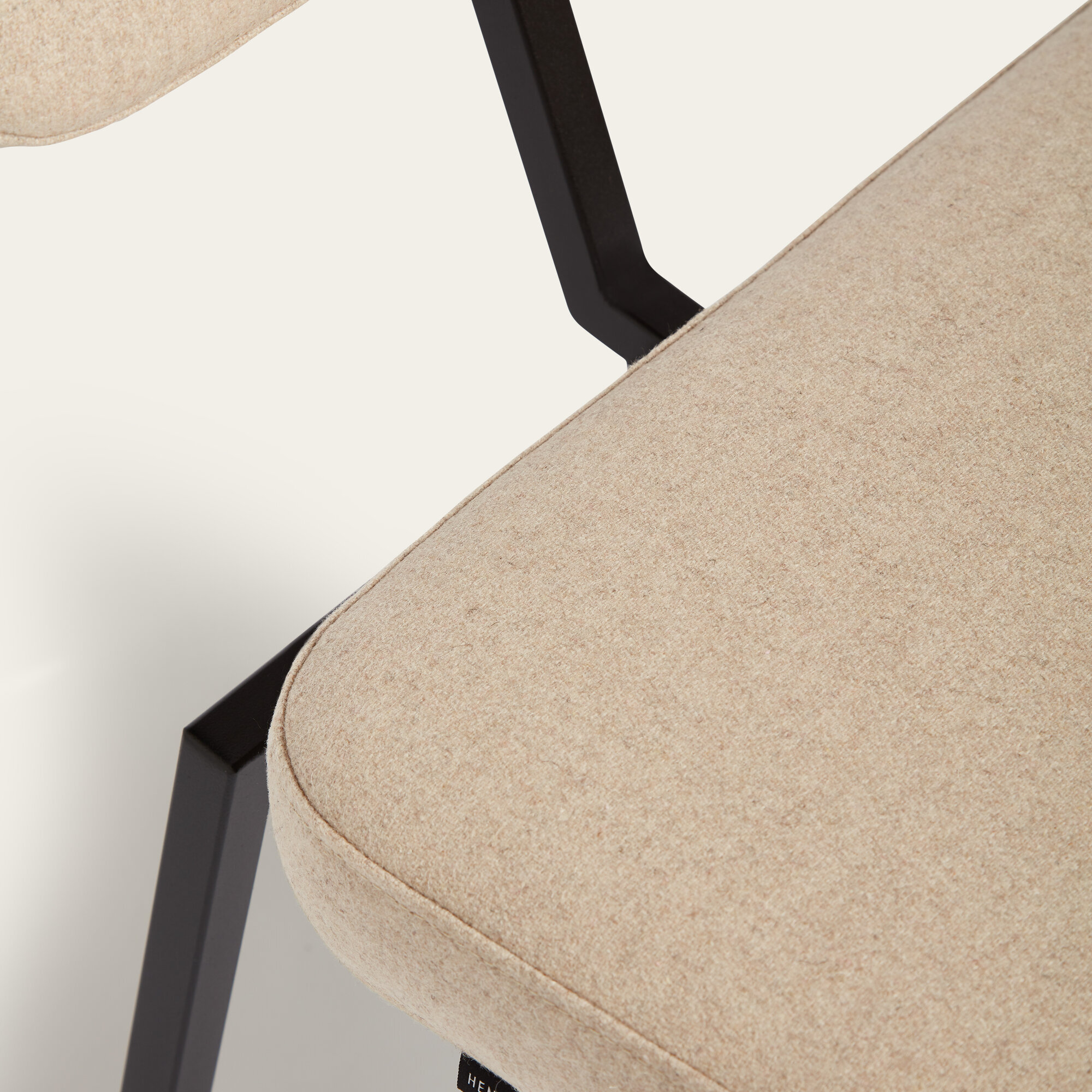 Design modern dining chair | Ode Chair without armrest Beige facet beige1037 | Studio HENK| 