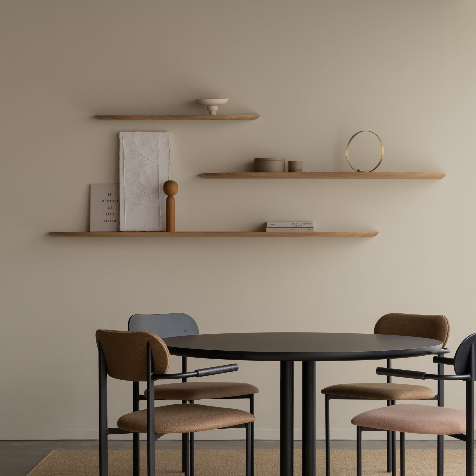 Design shelf | Blob shelf L Left Walnut naturel lacquer Chamfered | Studio HENK | 