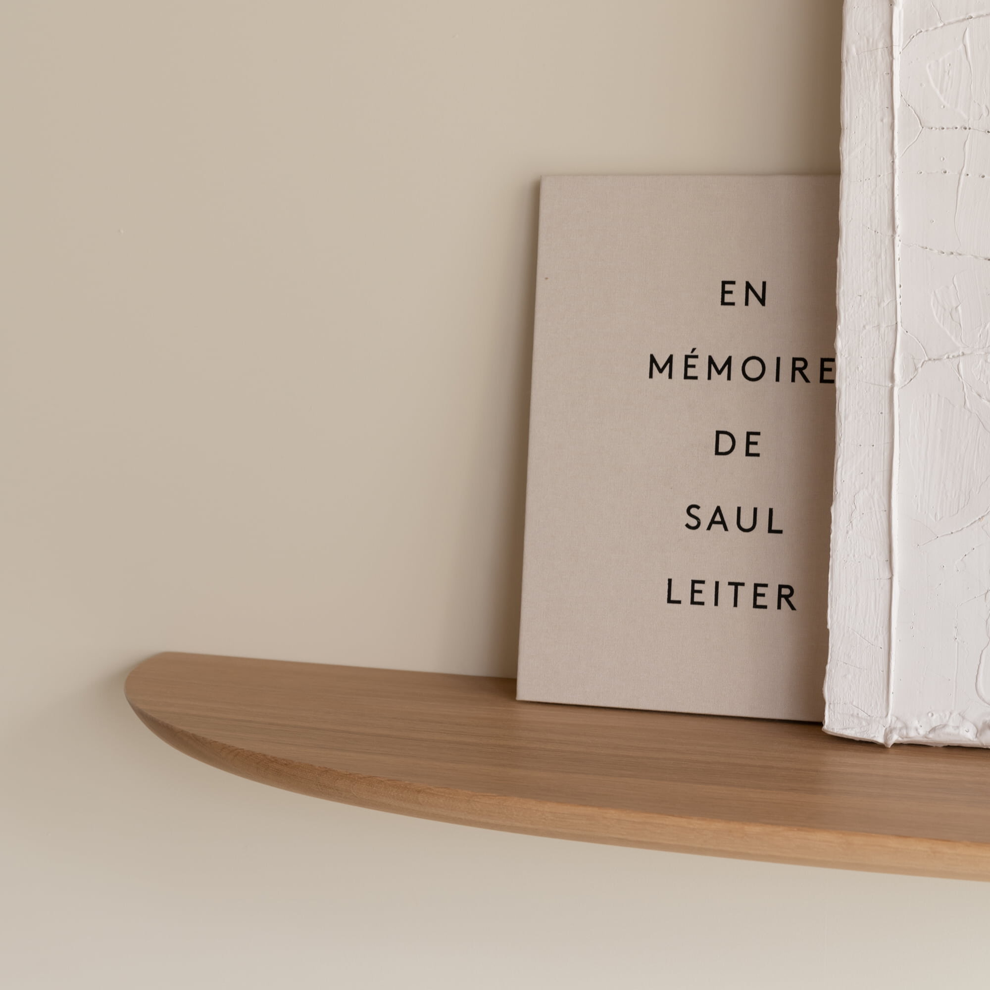 Design shelf | Blob shelf L Left Walnut naturel lacquer Chamfered | Studio HENK | 