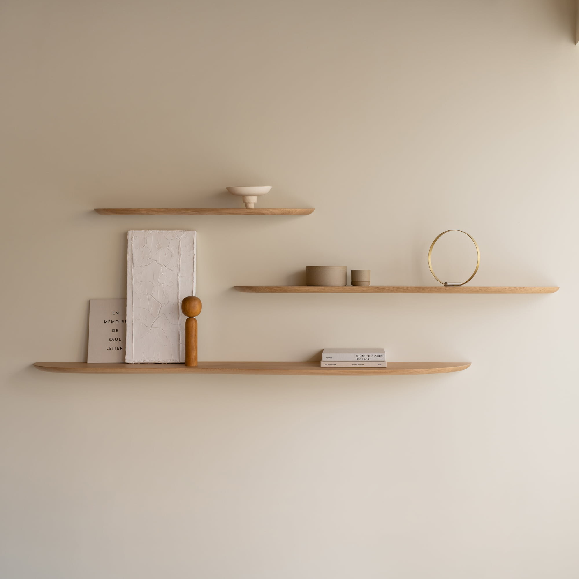 Design shelf | Blob shelf L Left Walnut naturel lacquer Chamfered | Studio HENK | 