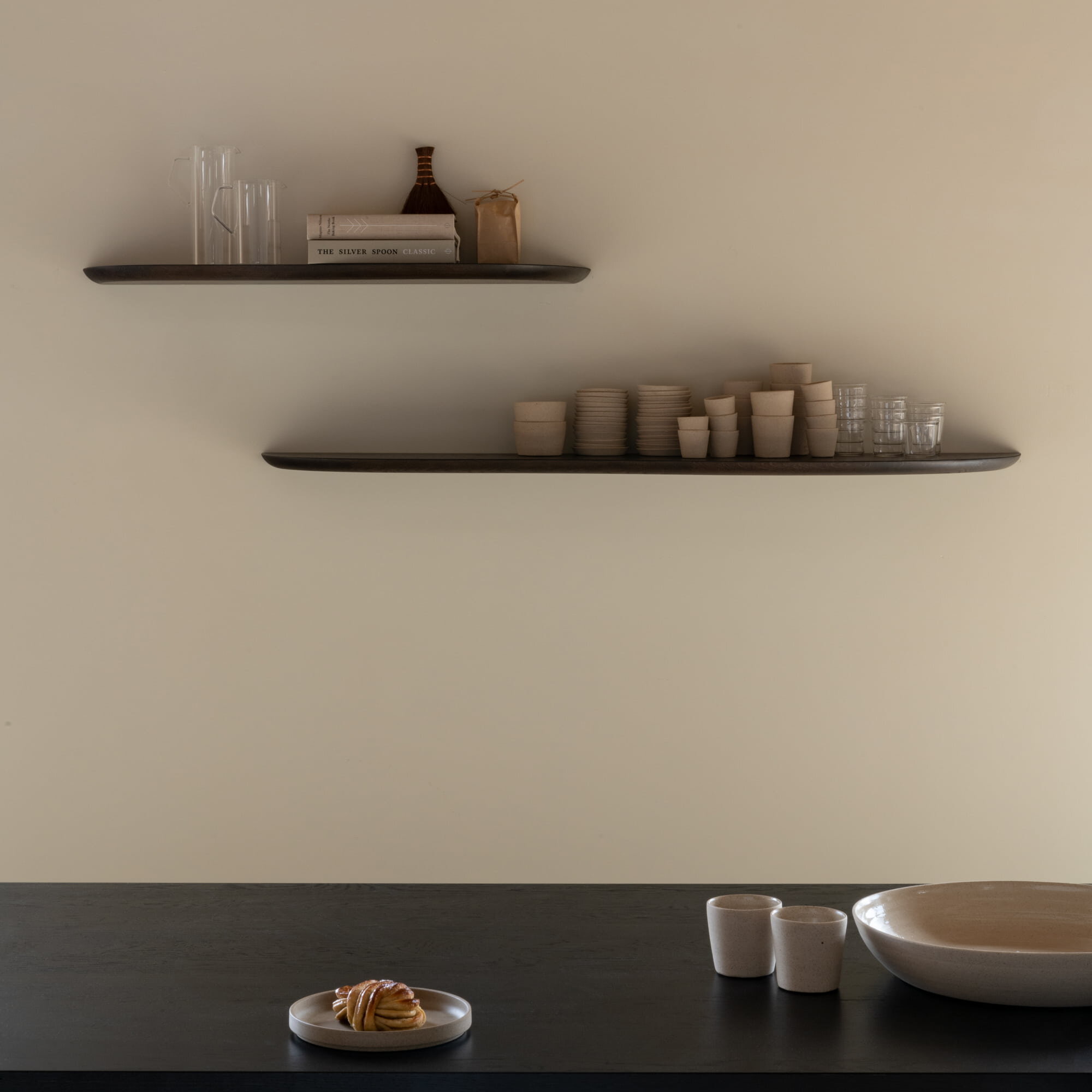 Design shelf | Blob shelf L Left Walnut naturel lacquer Chamfered | Studio HENK | 