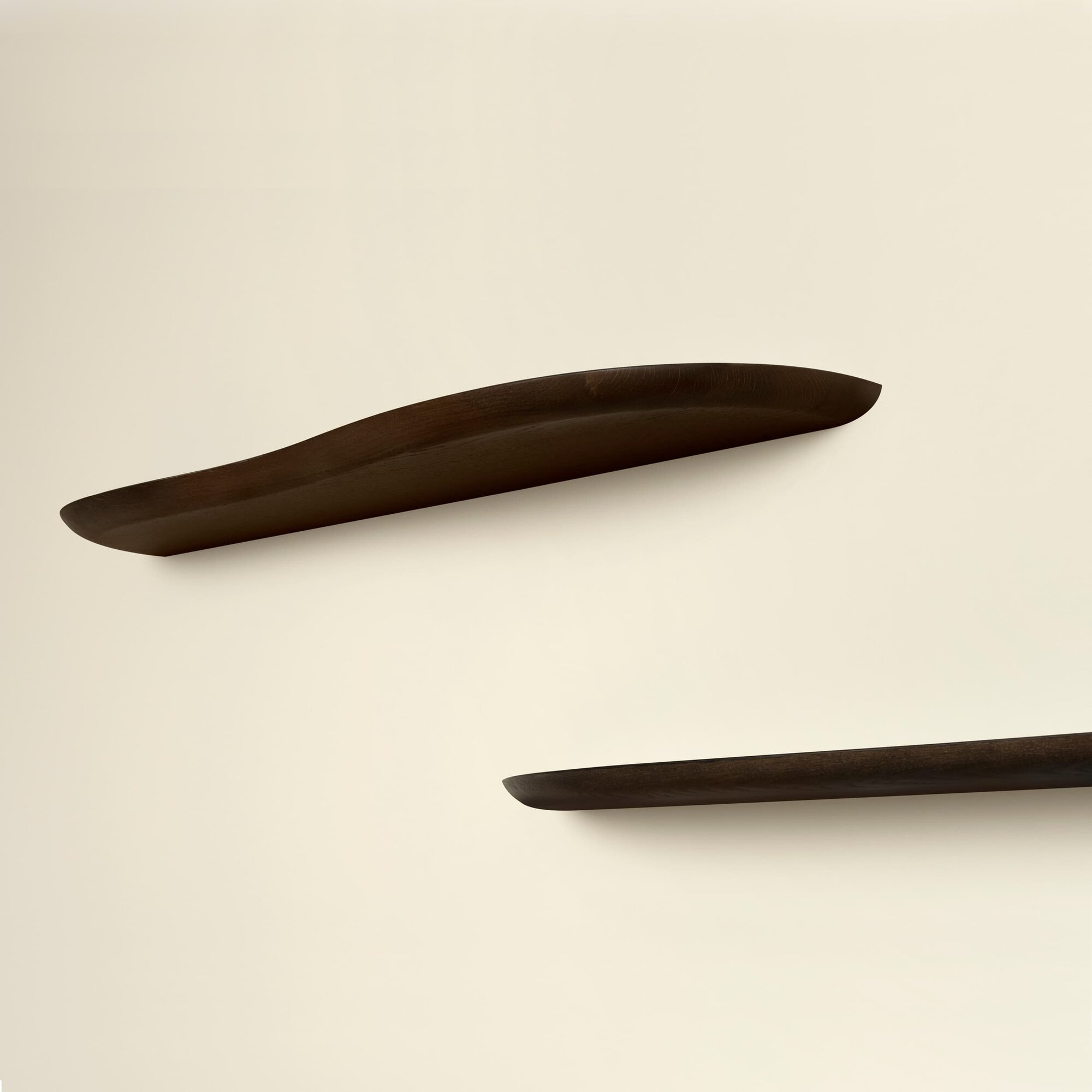 Design shelf | Blob shelf L Left Walnut naturel lacquer Chamfered | Studio HENK | 